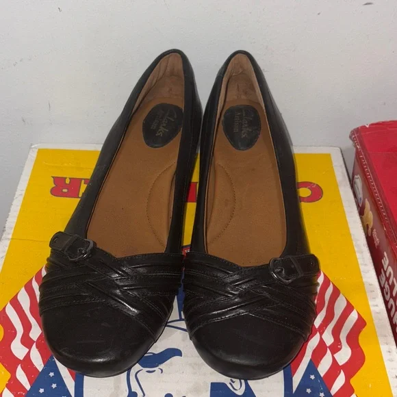 Clarks Black Leather Ballet Flats with Decorative Strap - Picture 2 of 6